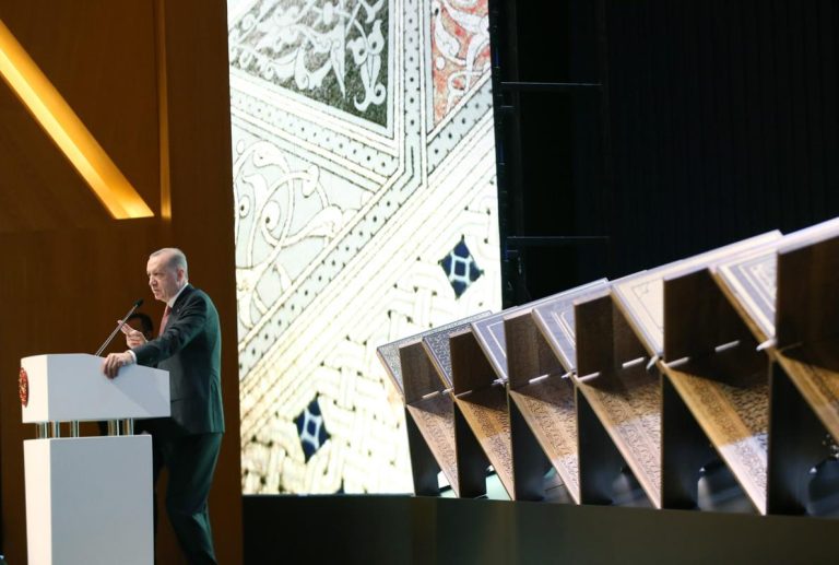 Cumhurbaşkanı Erdoğan, İstanbul Mushafı’nı tanıttı