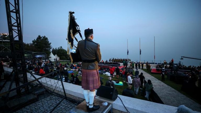 Anzak Koyu’nda geleneksel “Şafak Ayini” yapıldı