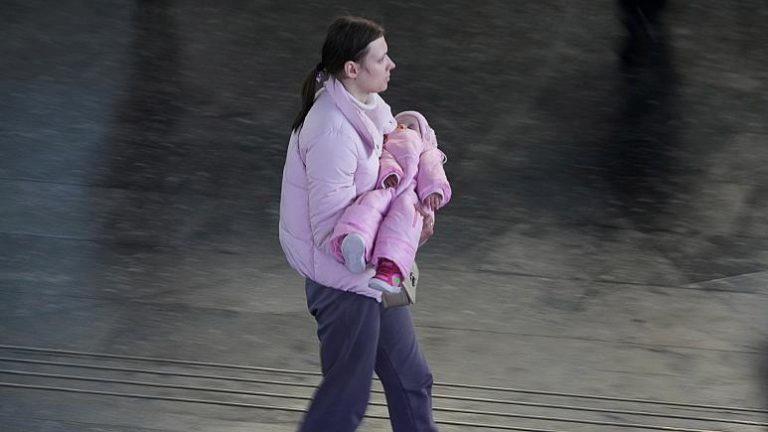 STK’lar Ukraynalı mültecilerin insan tacirlerinin eline düşmemesi için çağrı yaptı