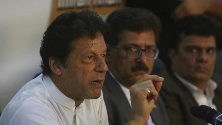 Pakistan’da siyasi kriz: Güvensizlik oylaması yapılmadı, meclis feshedildi