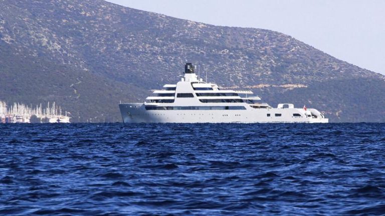 İngiliz hukukçular: Abramoviç’in yatlarının Türkiye limanlarına yanaşması yaptırımları delebilir