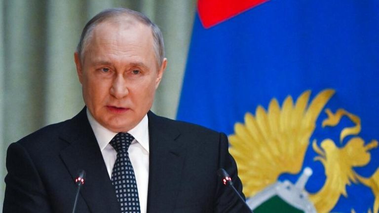 Batıyı terörle suçlayan Putin savcılardan casuslara karşı sert olmalarını istedi