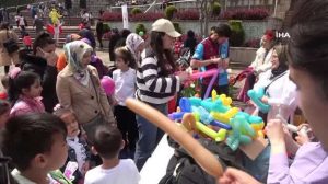 Sığınmacı Çocuklar İzmir’de 23 Nisan’ı Kutladı