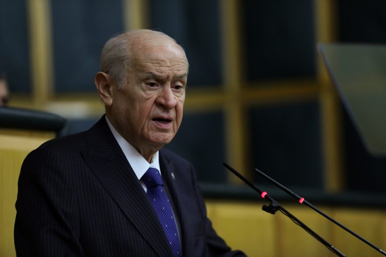 MHP Genel Başkanı Devlet Bahçeli, “Sözde Ermeni soykırımıyla ilgili kanun teklifi hazırlamak ecdadımıza hakarettir, hıyanettir, su katılmamış bir müfteriliktir.”