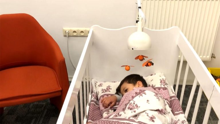 ‘Akıllı beşik’ bebeğin uyku ve vücut sıcaklığı verilerini algılıyor
