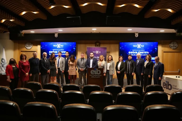 Techxtile’da dereceye giren genç girişimciler, projelerini İzmirli sanayicilere anlattı 