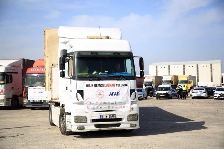 91 tır ile 1484 ihtiyaç malzemesi de Lübnan’a gönderildi