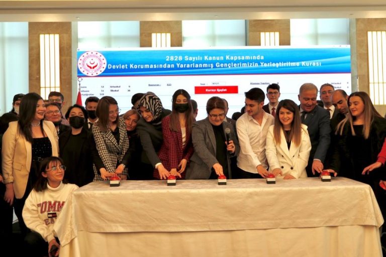 Devlet Korumasında Yetişen 1.121 Genç Kamuda İstihdam Edilecek