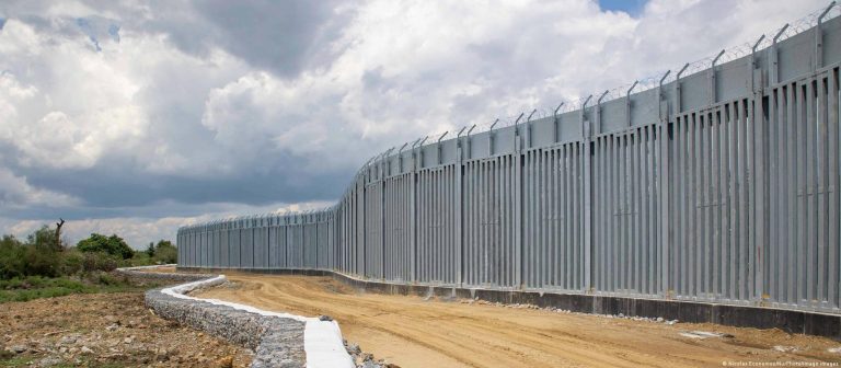 Yunanistan Türkiye sınırındaki beton çiti uzatıyor