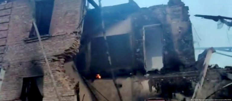 Ukrayna: Onlarca kişi enkaz altında