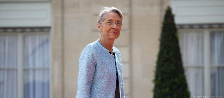 Fransa’da 30 yıl sonra ilk kadın başbakan