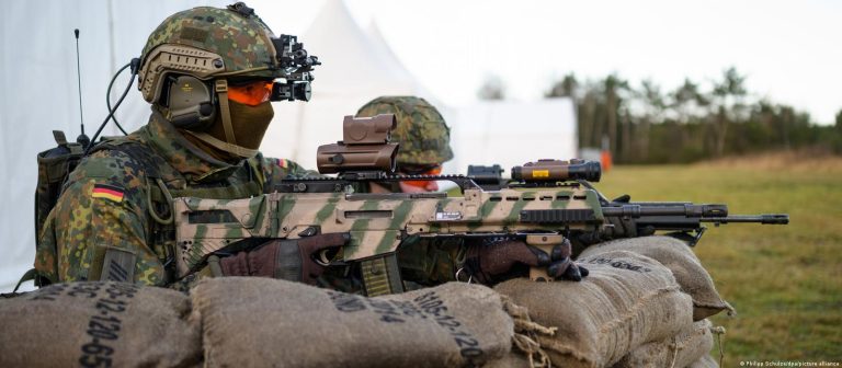 Alman ordusuna ek fonda uzlaşma