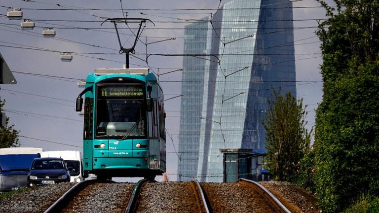 Almanya’da aylık 9 euroluk toplu taşıma ücreti uygulaması kabul edildi