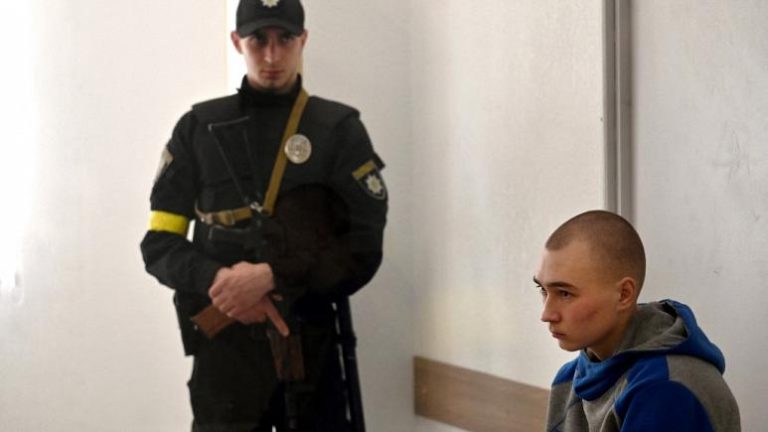 Ukrayna: Savaş suçu işlemekten yargılanan ilk Rus askeri ‘af’ diledi