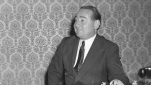 Menderes 16 ay boyunca psikolojik şiddete mahkum oldu