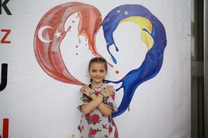 Savaş mağduru Ukraynalı çocuklara Türkiye yuva oldu