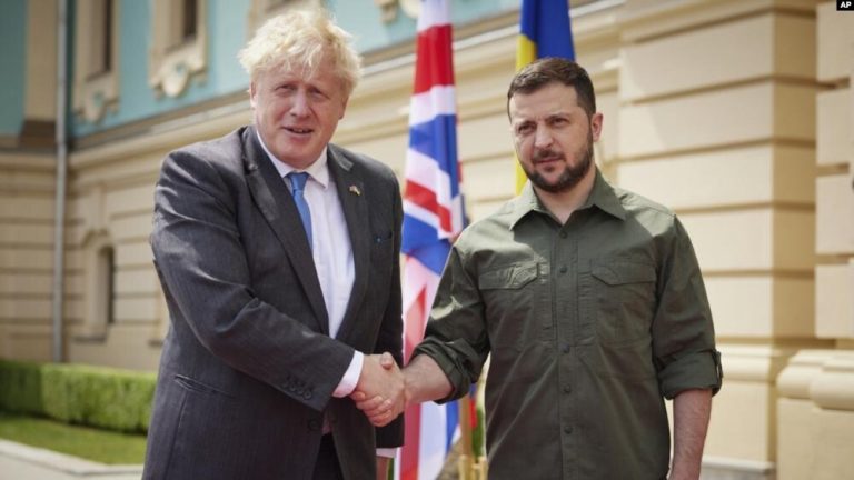 Boris Johnson’dan Kiev Ziyaretinde Askeri Eğitim Teklifi