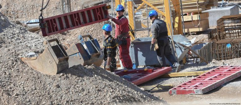 Almanya’da asgari ücret 12 euroya çıktı