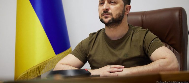 Zelenski’den Cephe Hattına Ziyaret