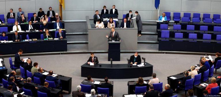 Almanya’da orduya ek fon için anayasa değişikliğine onay