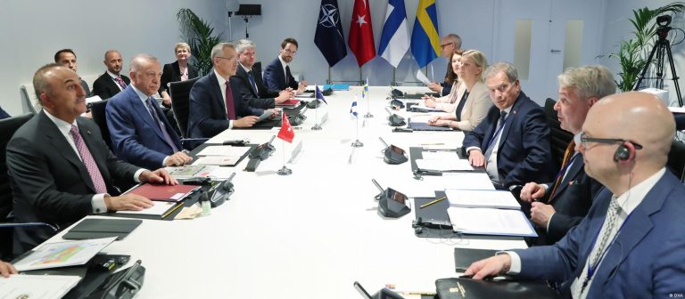 NATO zirvesi: Dörtlü görüşmede ortak bildiri hazırlanacak