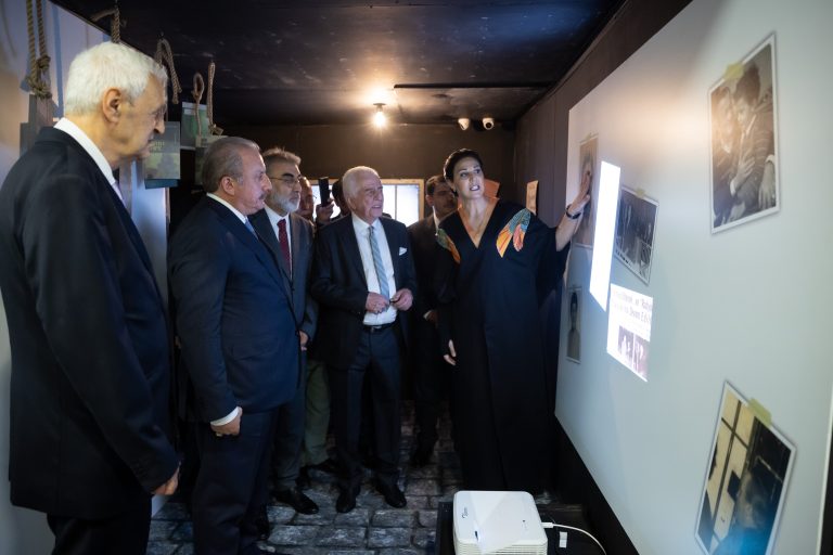 TBMM Başkanı Şentop, “1 Şiir 1 Hayat : Zindandan Mehmet’e Mektup” sergisine katıldı