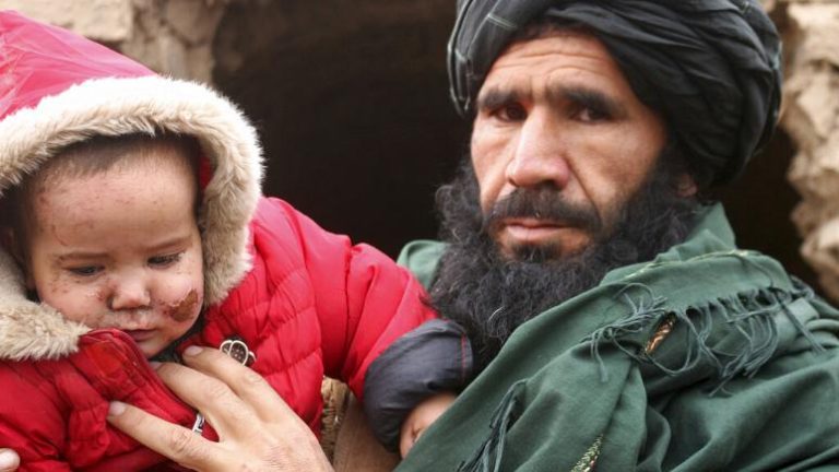 Afganistan’da 5,9 büyüklüğündeki depremde en az 280 kişi yaşamını yitirdi