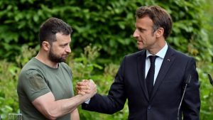 Fransız Le Monde: Ukraynalılar Macron’un müttefikliğini pek sevmedi