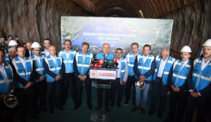 Uluştırma Bakanı Karaismailoğlu: Osmaneli-Yenişehir-Bursa-Balıkesir Hızlı Tren Projesi’nde T04 tünelinde ışık gördük