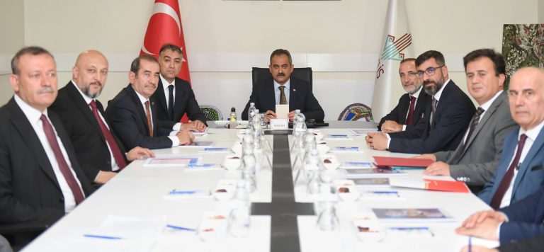 Bakanı Özer, Bitlis’te il eğitim değerlendirme toplantısına katıldı