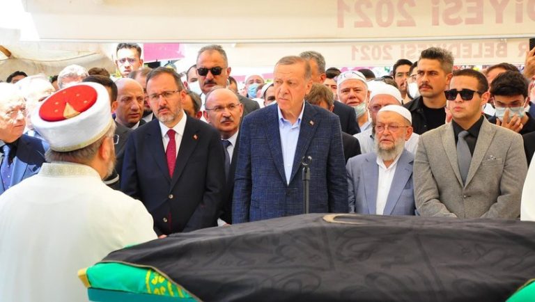 Cumhurbaşkanı Erdoğan, Manisa’da Hakan Füzün’ün cenaze törenine katıldı