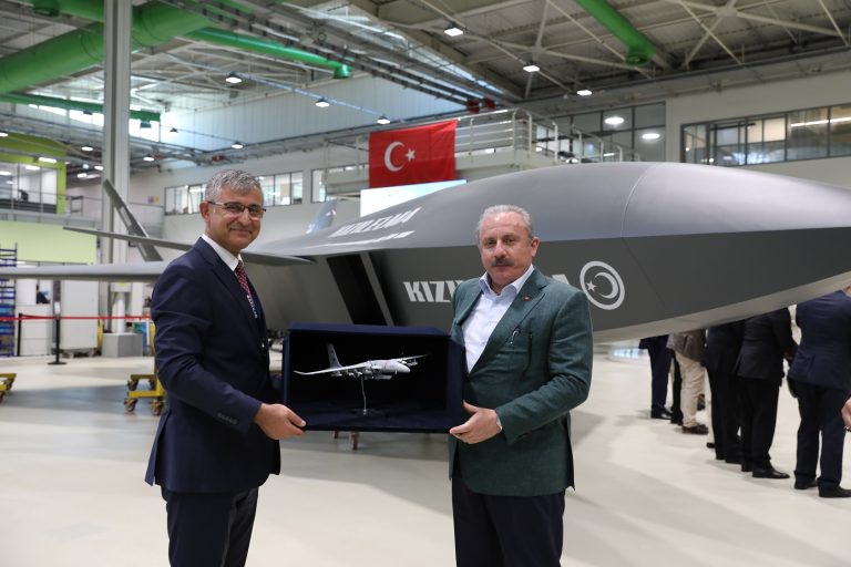 TBMM Başkanı Şentop, Azerbaycan ve Pakistan Meclis Başkanları ile birlikte Baykar’ı ziyaret etti