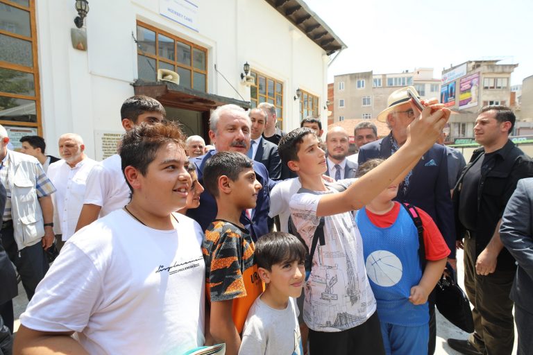 TBMM Başkanı Şentop, Kırklareli’nde ziyaretlerde bulundu, vatandaşlarla buluştu