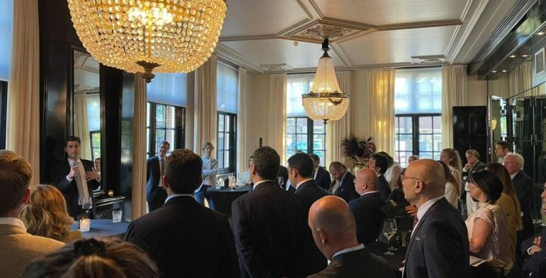 Türk Sanayicileri ve İş İnsanları Derneği ‘nin (TÜSİAD), Hollanda’daki kolu, iki ülke arasında Ekonomik/Siyasi ilişkilerimizin güçlenmesine katkı sağlıyor