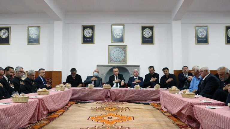 Cumhurbaşkanı Erdoğan’dan cemevi ziyareti