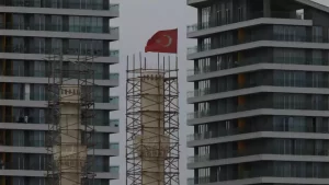 Merkez Bankası’nın faiz indirimi konut kredilerine yansır mı? Uzmanlar euronews’e değerlendirdi