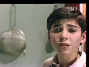 80’li yıllarda TRT’nin ilk Türk çocuk dizisi “Ahmet’in Günlüğü”nün çocuk oyuncusu Cüneyt Gündoğdu