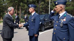 Bakan Akar’dan 9. Ana Jet Üs Komutanlığına ziyaret