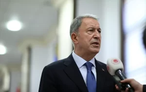 Bakan Akar’dan Yunan mevkidaşına: Bu kafayla giderlerse yüzme bilmek işlerine çok yarayacak gibi