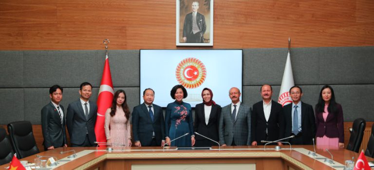 Vietnam heyeti TBMM’sini ziyaret etti