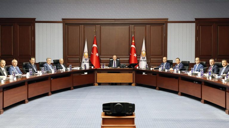 AK Parti, ilk kez oy kullanacak 6 milyon gence özel hazırlık yapacak