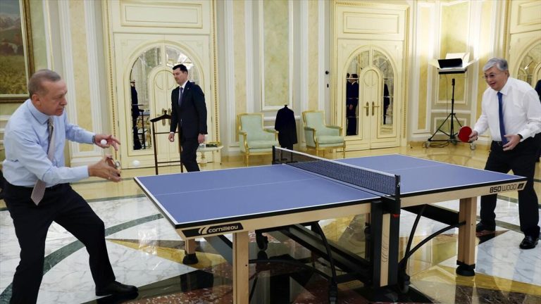 Cumhurbaşkanı Erdoğan ile Tokayev masa tenisi oynadı