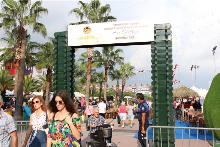 Alanya Tropikal Meyve Festivali kapılarını açtı