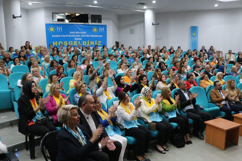İzmir’de İYİ Parti kadın politikaları esti!