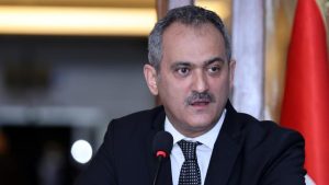 Millî Eğitim Bakanı Mahmut Özer, “Okullar ile veliler arasındaki para ilişkisi ortadan kaldırıldı”