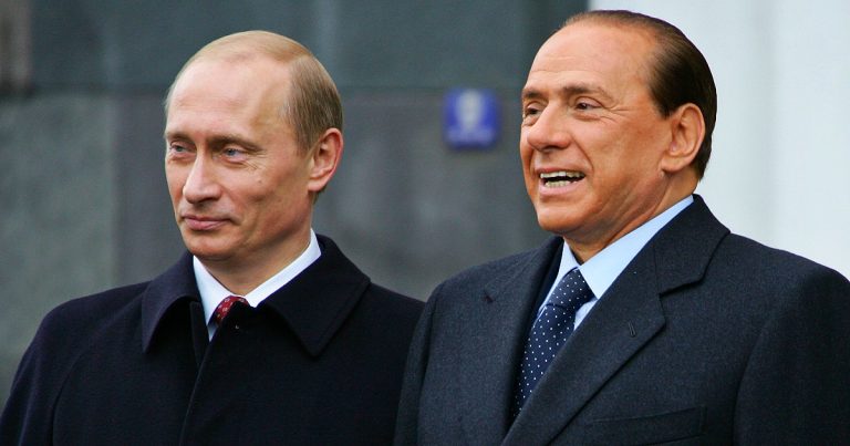 İtalya: Berlusconi’nin ‘yakın dostu’ Putin’e dair sözleri ve ikilinin hediyeleşmesi tartışılıyor