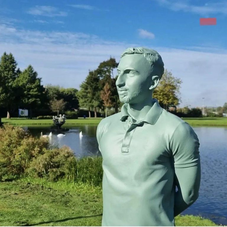 Hollanda’da ilk kez bir Türk gencinin heykeli dikildi!