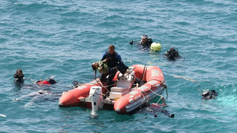 Ege Denizi’ndeki fırtınada batan iki teknede en az 20 göçmen öldü
