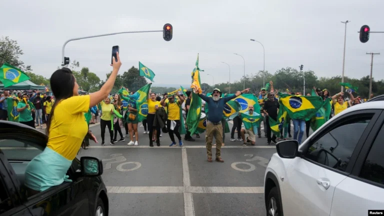 Seçim Sonucunu Reddeden Göstericiler Dağılıyor