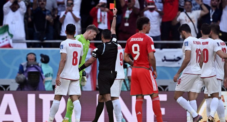 2022 Dünya Kupası’nda ilk kırmızı kart